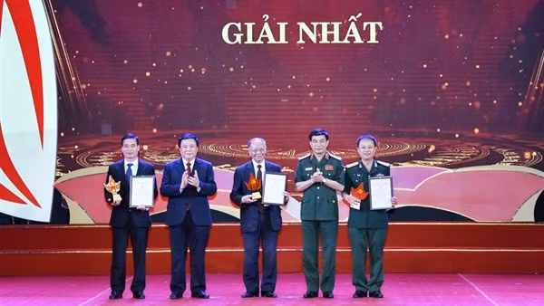 Báo CAND đoạt 2 giải, Giải báo chí bảo vệ nền tảng tư tưởng của Đảng