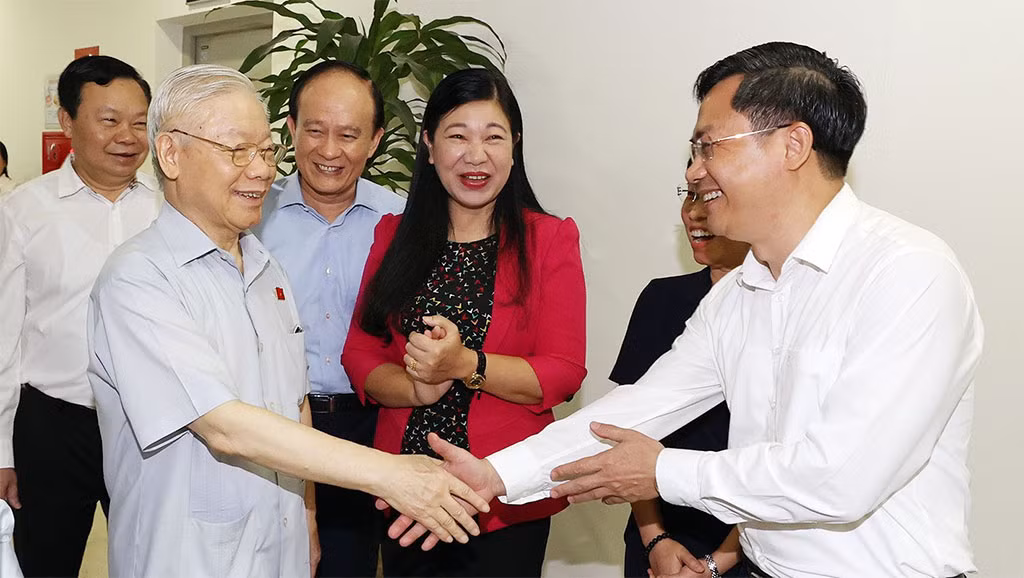Trong tình cảm và lòng tin nhân dân -0
