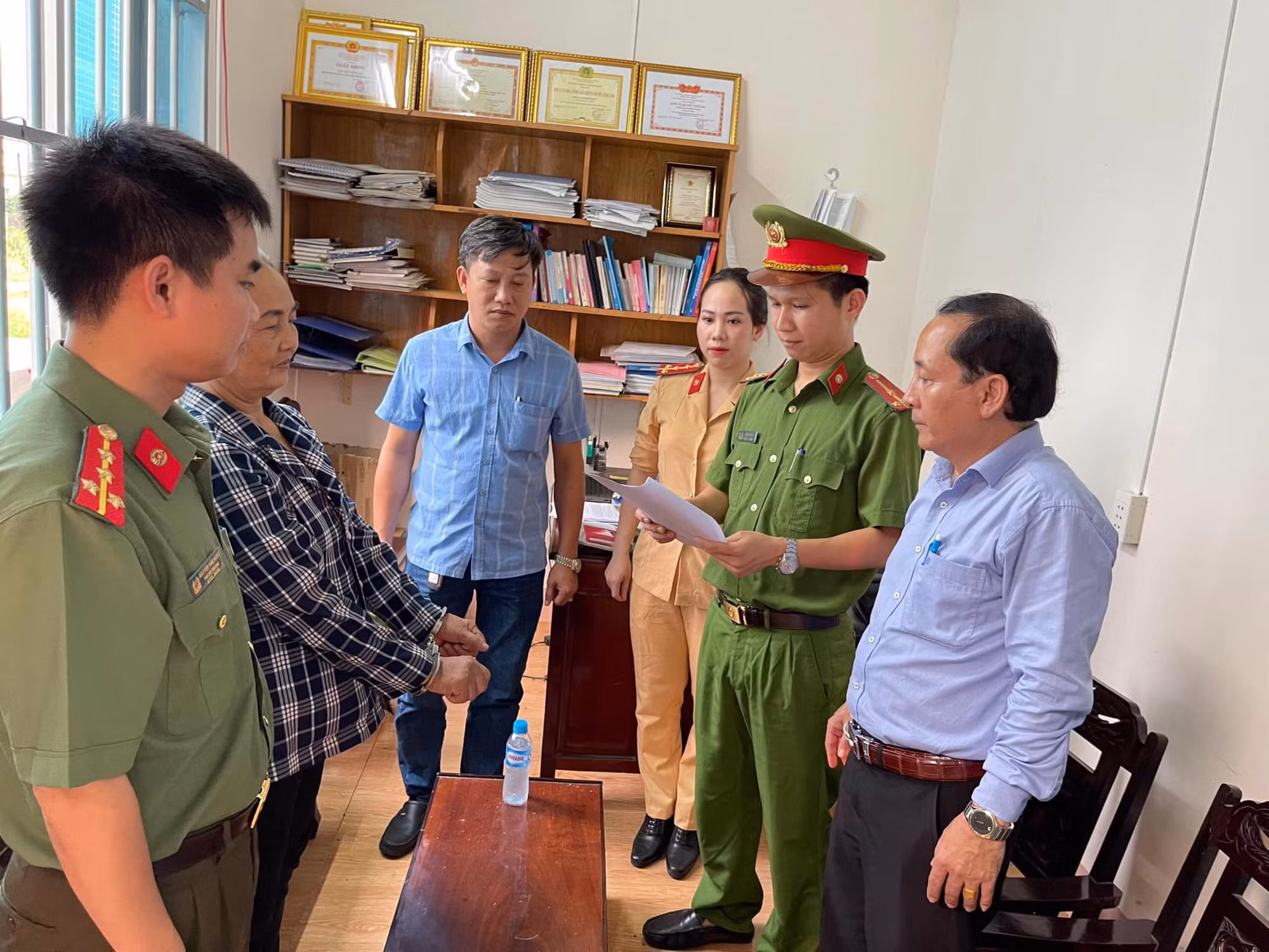 Khởi tố 2 bị can về tội lợi dụng quyền tự do dân chủ -0