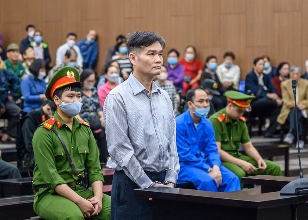 Tiến sĩ dạy “làm giàu không khó” lĩnh án chung thân -0