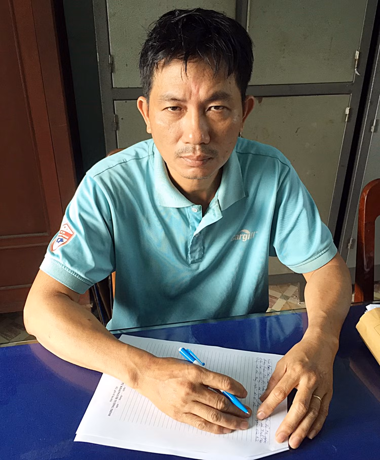 Tìm vợ cũ nói chuyện lại gây thương tích cho chủ tiệm làm tóc -0