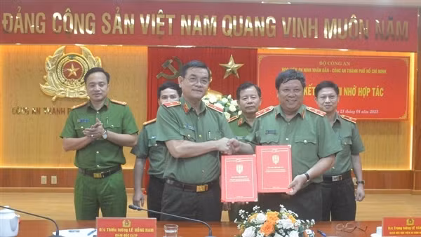 Học viện An ninh nhân dân và Công an TP Hồ Chí Minh ký kết ghi nhớ hợp tác