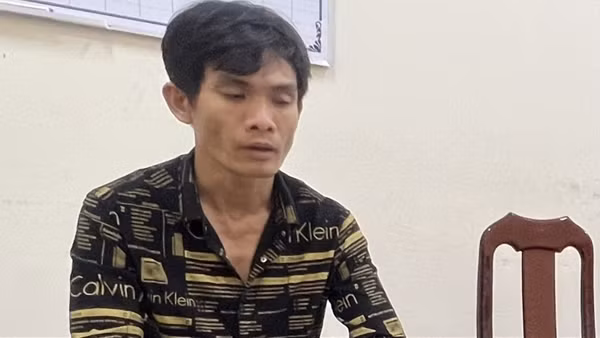 Dùng hung khí truy sát, chém tử vong một người rồi trốn sang Campuchia sinh sống
