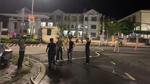 Dập tắt vụ cháy lớn ở trụ sở Phòng Giáo dục huyện Trà Bồng