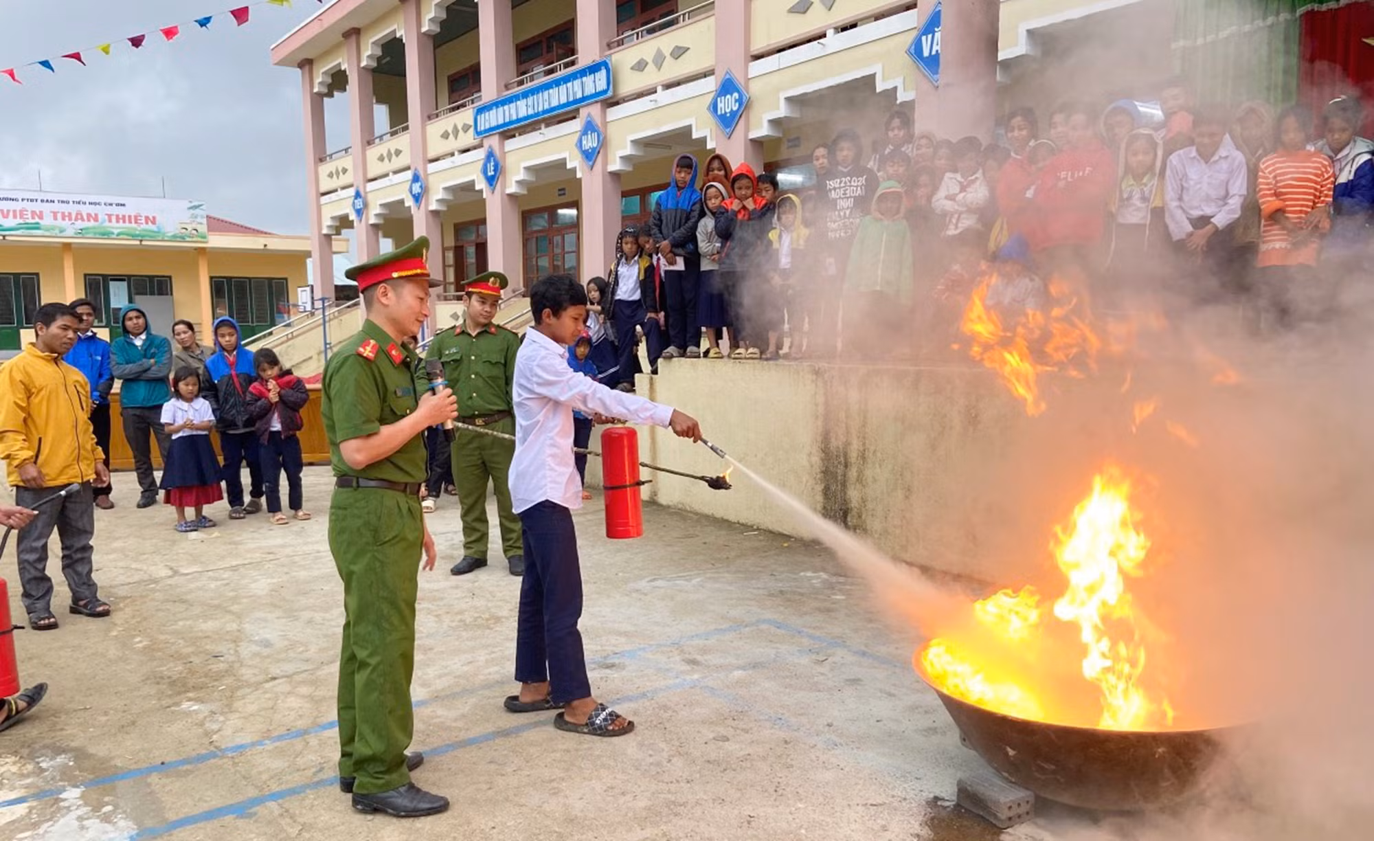 Hiệu quả mô hình Tổ liên gia và Điểm chữa cháy công cộng tại vùng biên giới Tây Giang -0