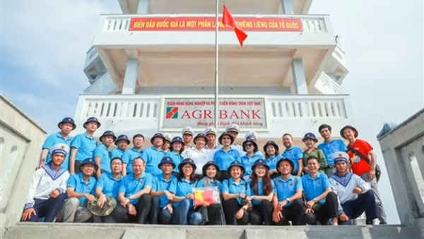 Về nhà giữa Trường Sa