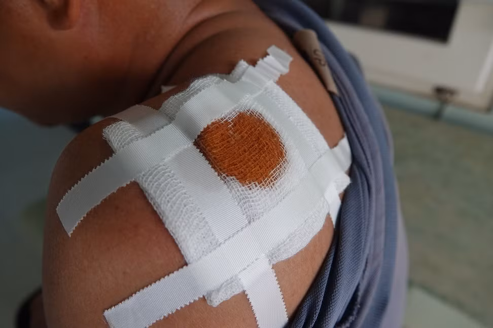 Tạm giữ 13 đối tượng tụ tập đua xe và chống người thi hành công vụ -0