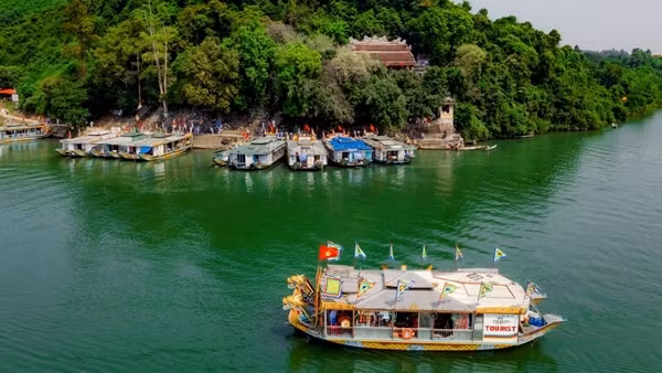 Lễ hội Điện Huệ Nam ở Thừa Thiên-Huế thu hút đông đảo du khách