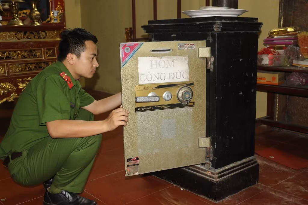 Nhóm trộm chuyên phá két sắt của đền, chùa sa lưới -0