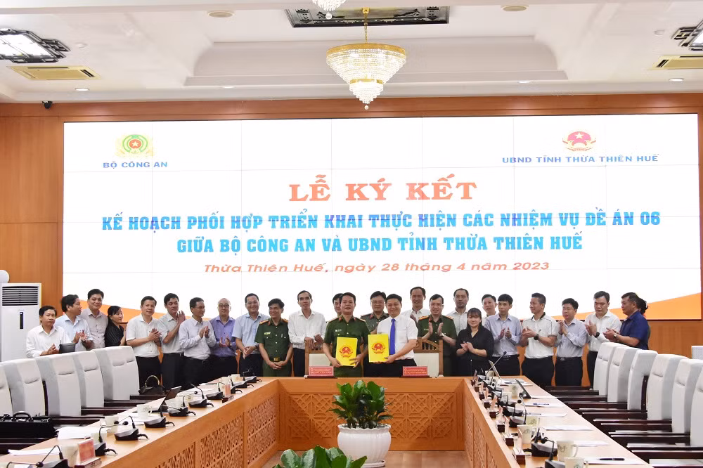 Bộ Công an và UBND tỉnh Thừa Thiên-Huế ký kết kế hoạch phối hợp triển khai thực hiện các nhiệm vụ Đề án 06 -0