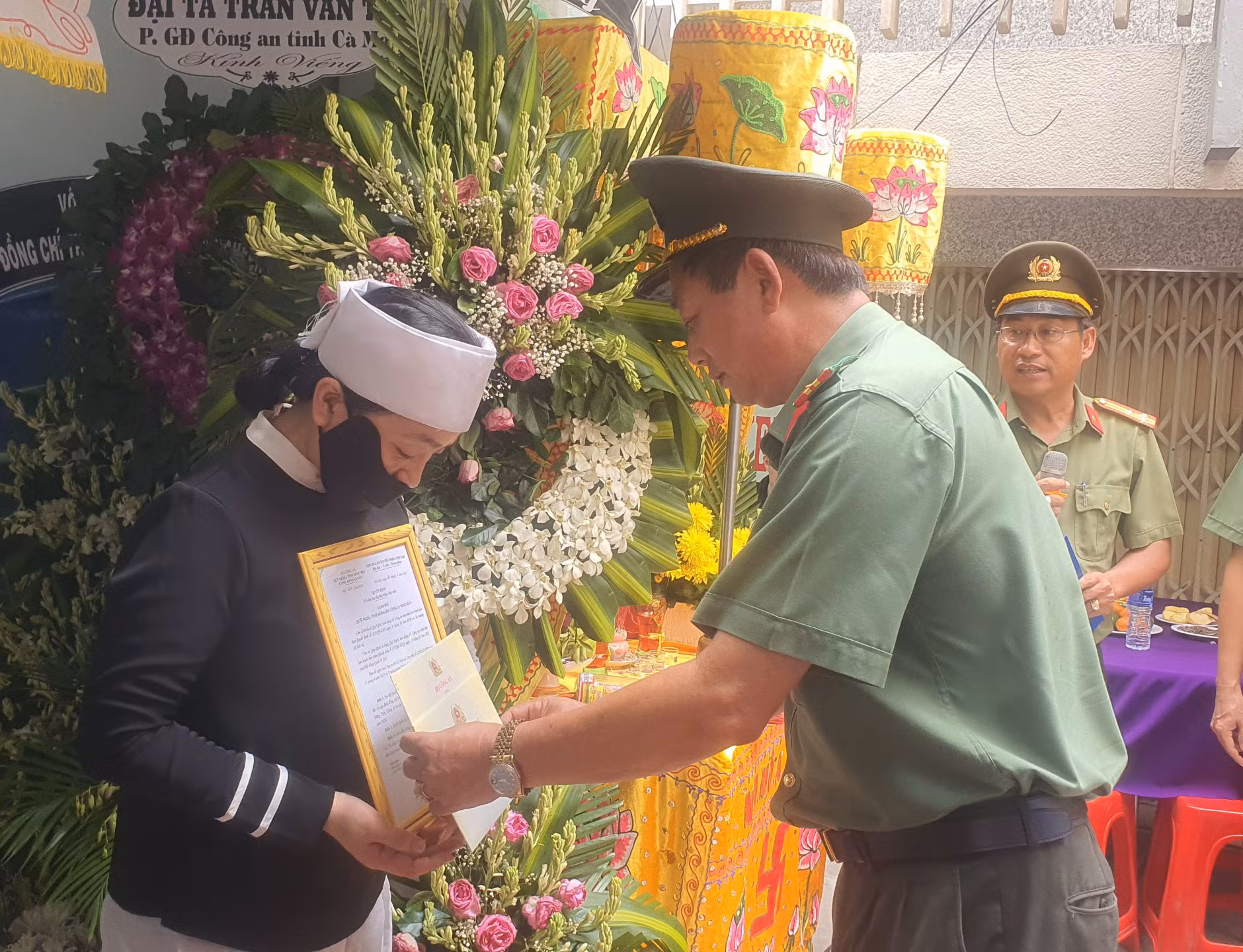 Thăng cấp bậc hàm Trung tá cho đồng chí Nguyễn Chí Nguyện -0