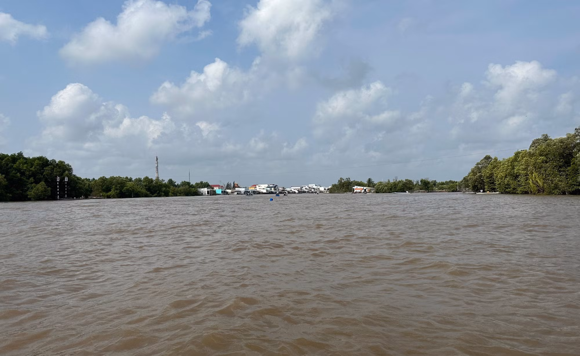 Chủ tịch tỉnh Cà Mau chỉ đạo khẩn tìm kiếm Phó trưởng Công an xã mất tích khi làm nhiệm vụ -1