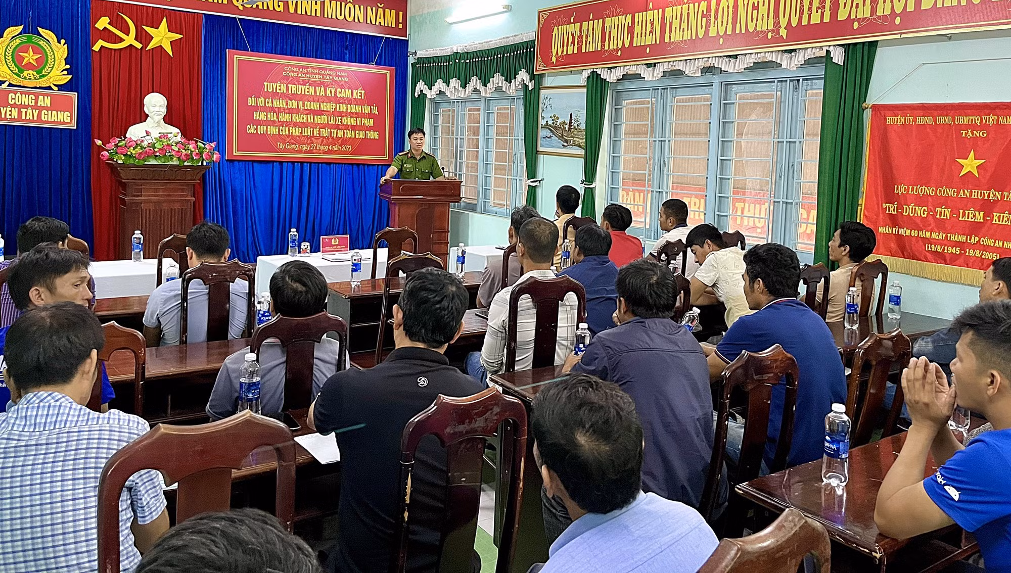 Ký cam kết đảm bảo an toàn giao thông ở vùng biên giới Quảng Nam -0