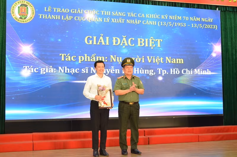 Nhiều hoạt động thiết thực kỷ niệm 70 năm Ngày thành lập Cục Quản lý xuất nhập cảnh -0