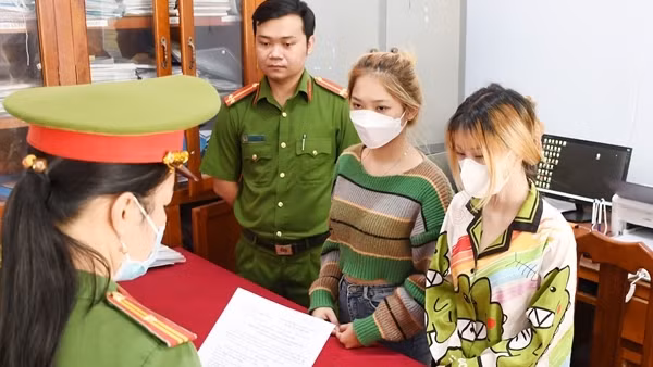 Hùn tiền mua ma túy mang về phòng trọ cùng “bay lắc”