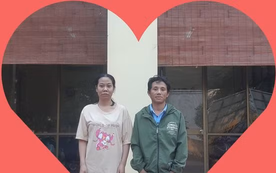 Vợ chồng anh thợ hồ trả lại gần nửa tỷ đồng cho người chuyển nhầm vào tài khoản -0