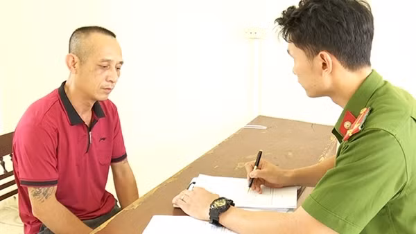 Khởi tố cặp “ma men” lạng lách, dùng gậy tấn công Cảnh sát