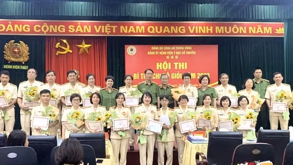 Hấp dẫn Hội thi Bí thư chi bộ giỏi Đảng bộ Bệnh viện Y học cổ truyền Bộ Công an
