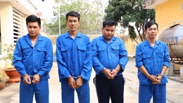 Nhậu say, đánh Giám đốc khu công nghiệp và người đi đường