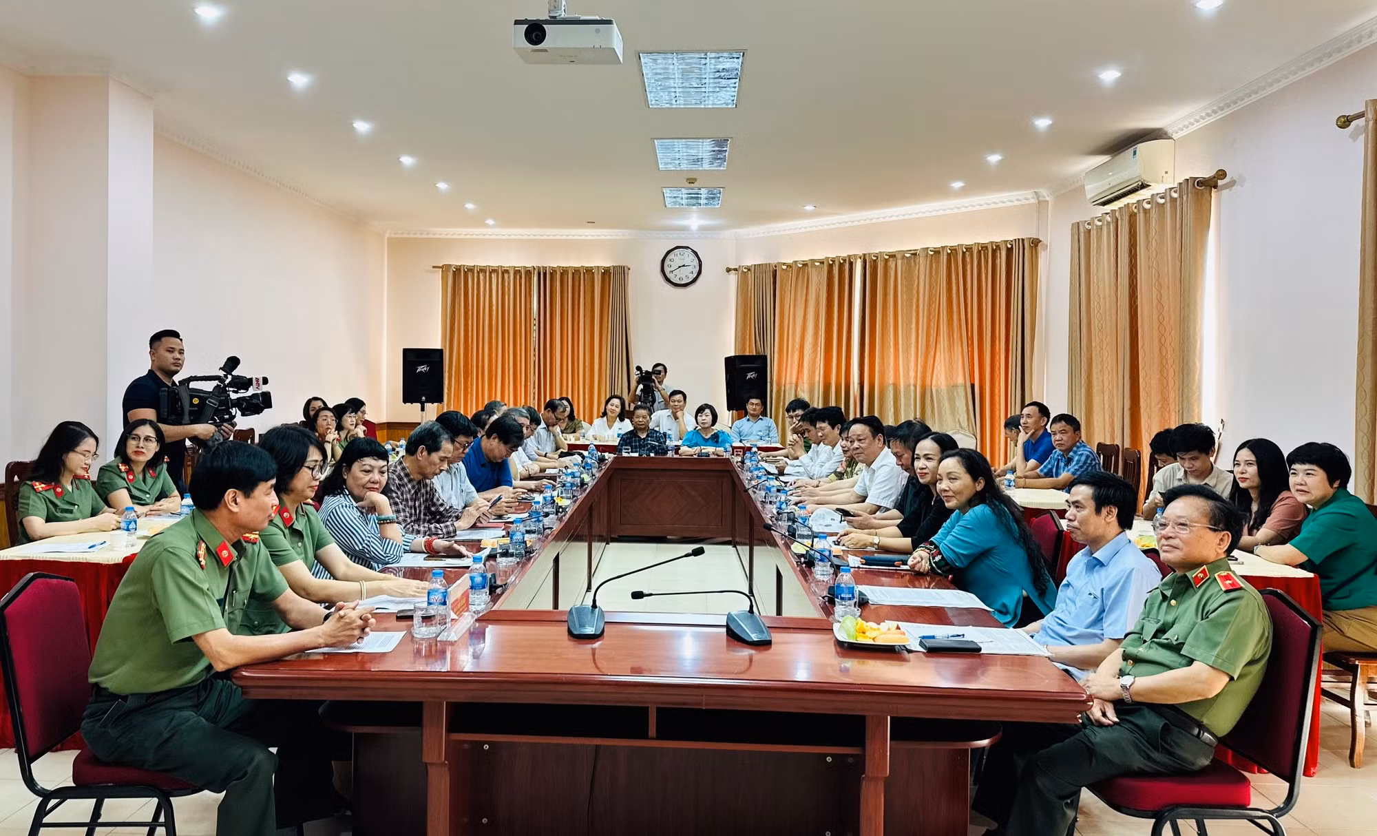 Trại sáng tác văn học về đề tài “Vì an ninh Tổ quốc và bình yên cuộc sống”: Bội thu nhiều “trái ngọt”… -0