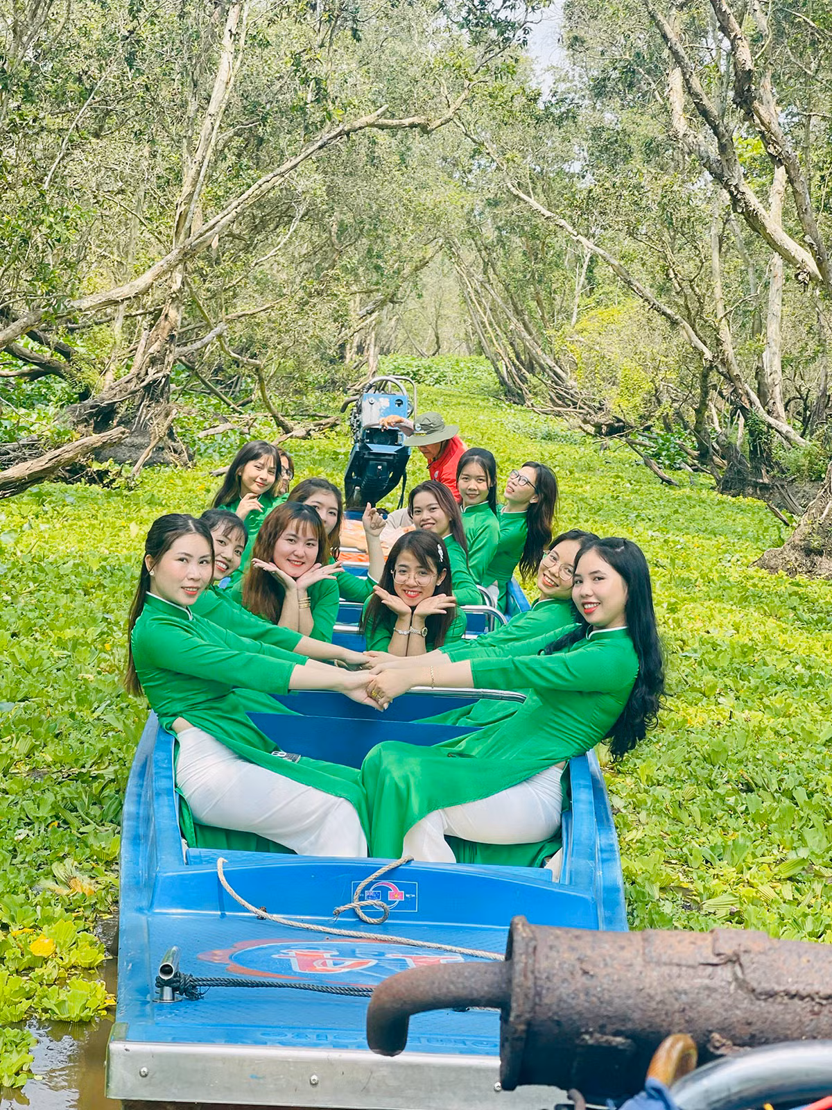 h3 hội chị em xúng xính áo dài say sưa sống ảo.jpg -0