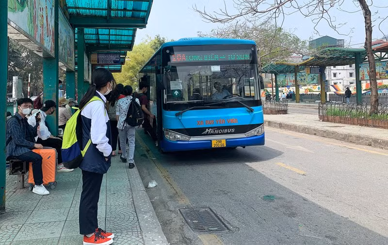 Hà Nội: Người dân không lo thiếu xe buýt đi laị trong kỳ nghỉ lễ -0