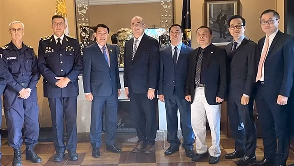 Việt Nam - Đông Uruguay thiết lập quan hệ hợp tác thực thi pháp luật
