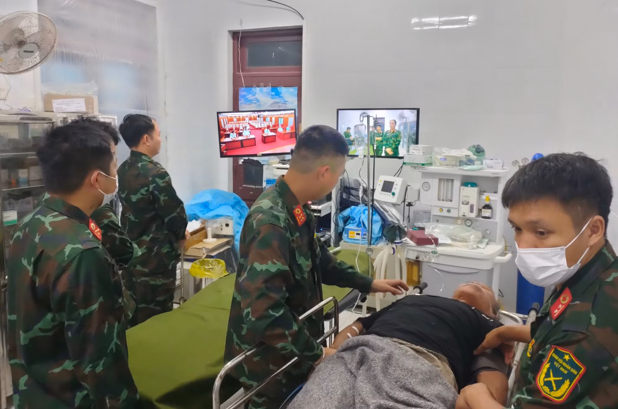 Những buổi sinh hoạt chính trị giữa trùng khơi (bài 2) -0