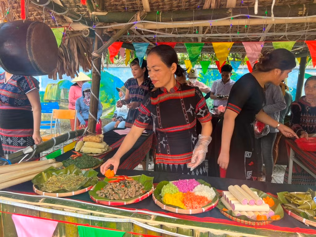 Lễ hội truyền thống đồng bào Cơ Tu và tuần lễ du lịch Hòa Bắc (Đà Nẵng) thu hút hàng nghìn du khách dịp 30/4 -1/5 -2