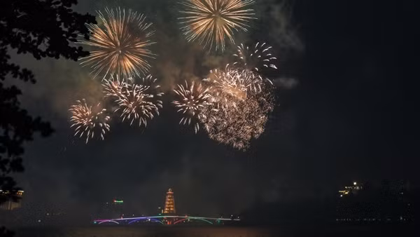 Pháo hoa thắp sáng bầu trời Phú Thọ mừng ngày giỗ Tổ Hùng Vương