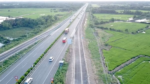 Nghiên cứu nâng vận tốc khai thác cao tốc Bắc - Nam lên 90 km/h