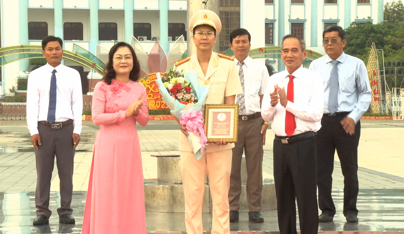 Đơn vị tiêu biểu trong học tập và làm theo Bác -0