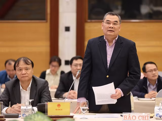 Trung tướng Tô Ân Xô trả lời các 