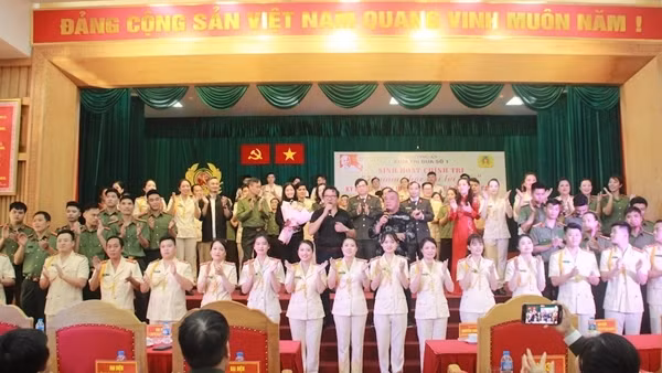 Đẩy mạnh phong trào thi đua học tập, làm theo lời Bác