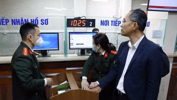 Ghi nhận ngày đầu cấp hộ chiếu phổ thông gắn chíp điện tử