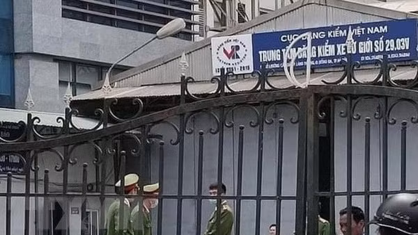 Hà Nội: 5 đăng kiểm viên “vẽ" lý do bỏ qua lỗi vi phạm của chủ xe tải