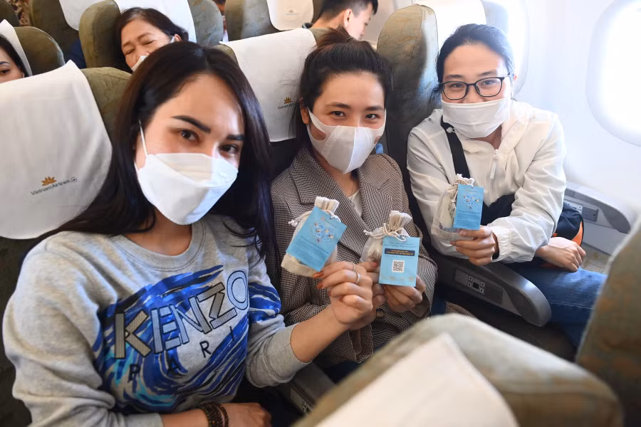 Chuyến bay đặc biệt với toàn bộ phi hành đoàn trên chuyến bay là nữ -0