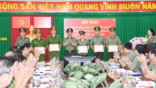 Công an Trà Vinh khen thưởng 42 tập thể có thành tích xuất sắc