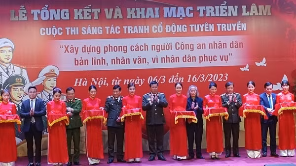 Triển lãm và trao giải sáng tác tranh cổ động về CAND