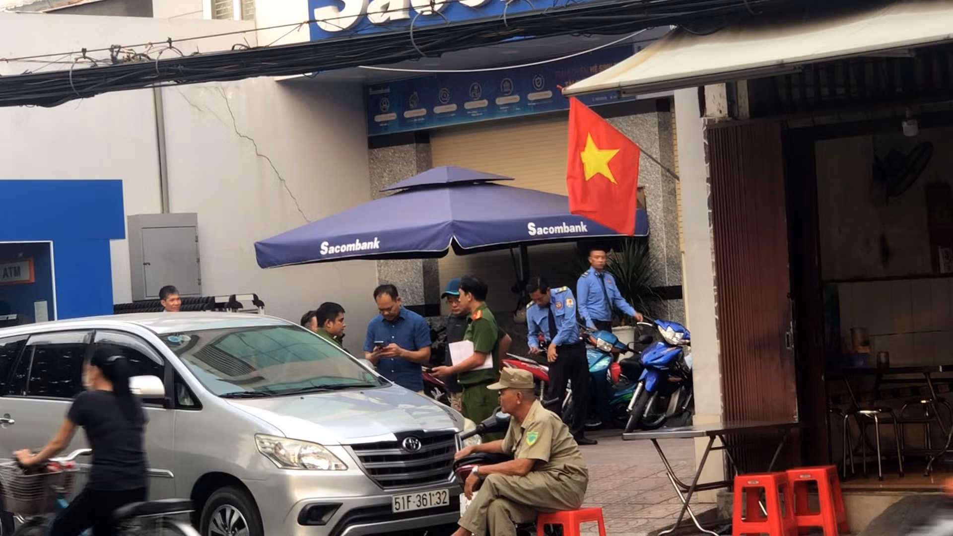 Điều tra vụ cướp tại phòng giao dịch Ngân hàng Sacombank -0