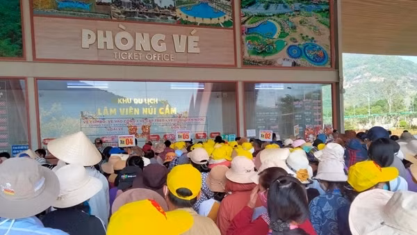 Giảm giá vé, Cáp treo Núi Cấm “hút” du khách