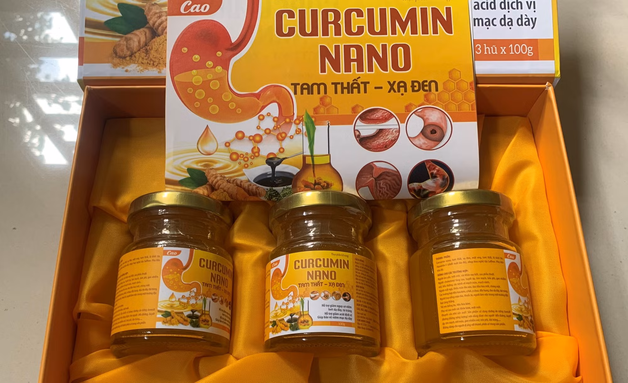 Mượn cớ tặng quà cho học sinh để… bán hàng “lạ” cho giáo viên! -0