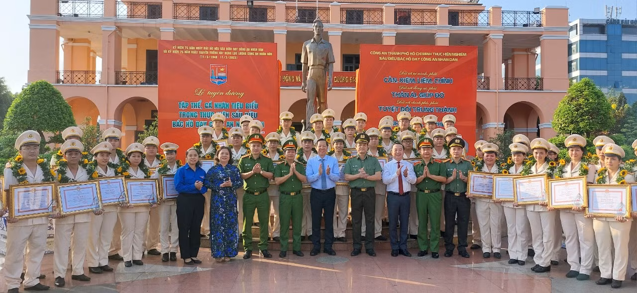 Công an TP Hồ Chí Minh: Tuyên dương 75 gương trong thực hiện Sáu điều Bác Hồ dạy CAND -0