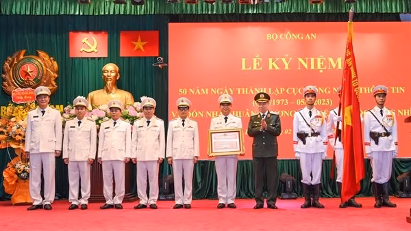 Cục Công nghệ thông tin đón nhận Huân chương Bảo vệ Tổ quốc hạng Nhì