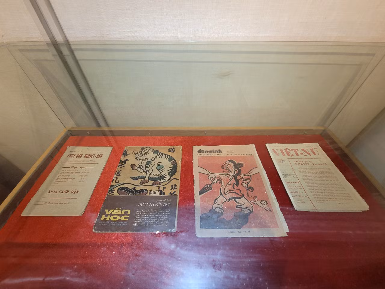 Tọa đàm và trưng bày chuyên đề “Xuân xưa trên báo Tết 1865 -2000” -0