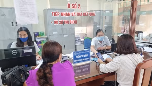 Bảo hiểm y tế - 'bà đỡ' của những bệnh nhân nghèo
