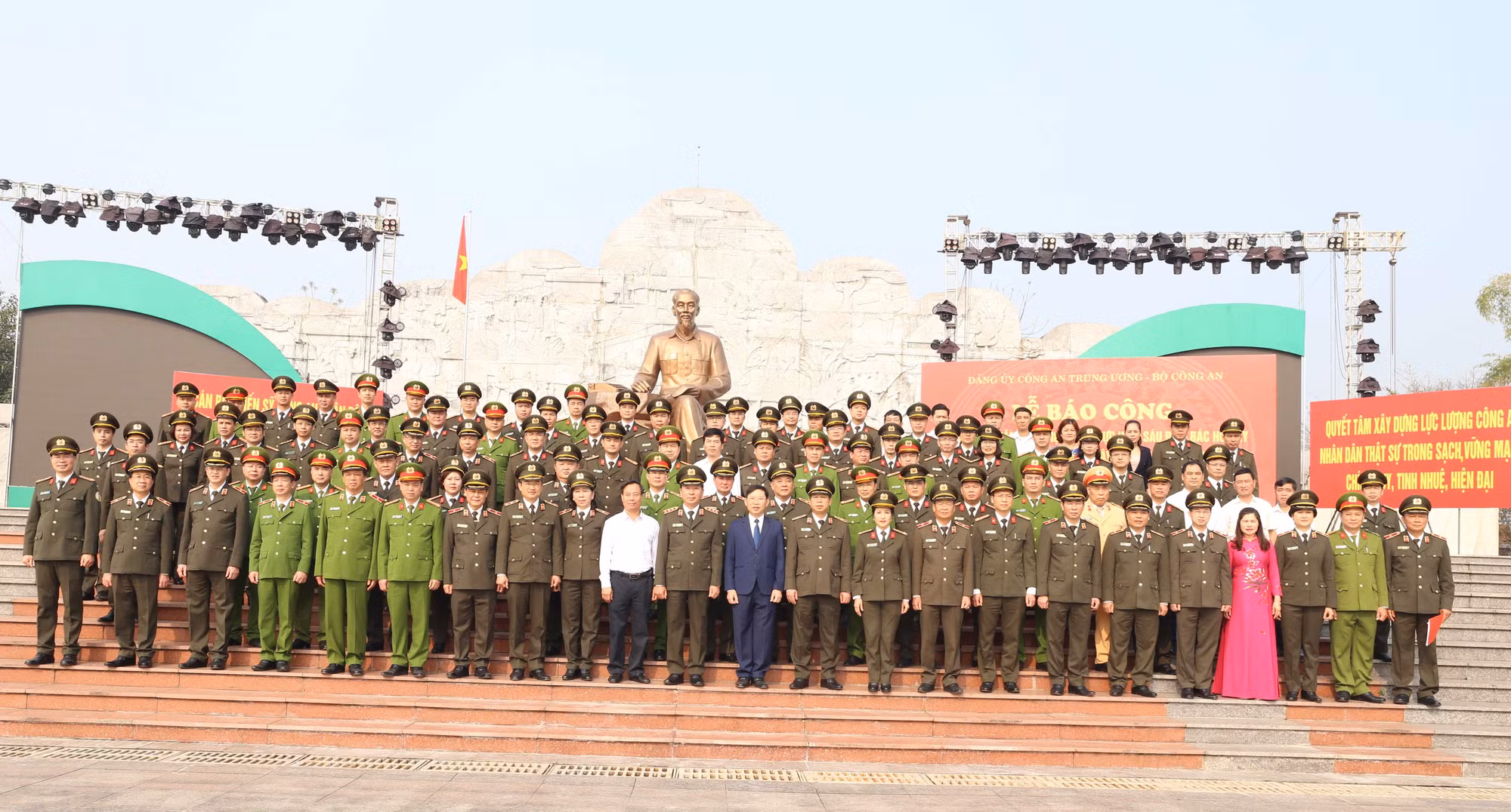 Bộ Công an báo công dâng Bác tại Khu lưu niệm Sáu điều Bác Hồ dạy CAND -0