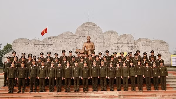 Trường Cao đẳng ANND I báo công tại Khu lưu niệm Sáu điều Bác Hồ dạy CAND