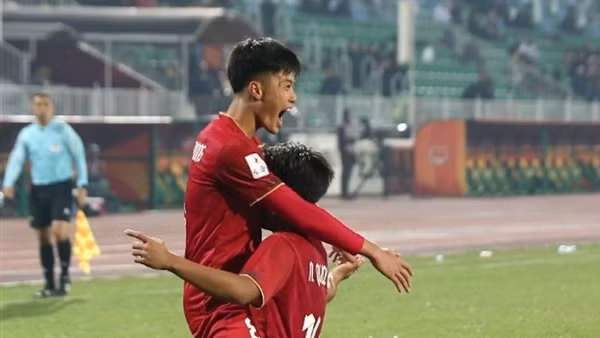 Thắng "nghẹt thở" Qatar, U20 Việt Nam dẫn đầu bảng B