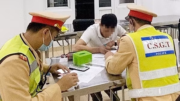 CSGT xử lý tài xế dương tính ma túy và vi phạm nồng độ cồn